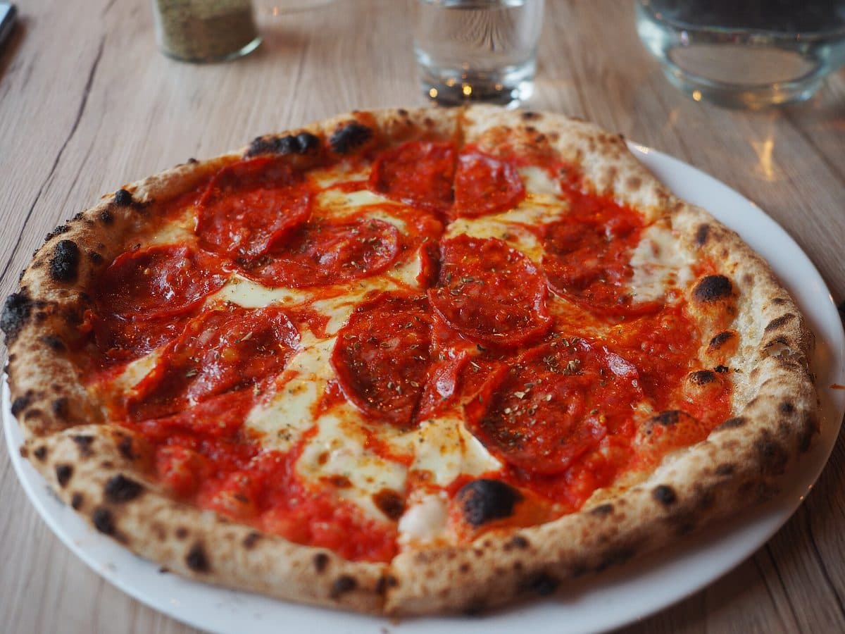 Diavola — Spicy salami, chili flakes, mozzarella, oregano