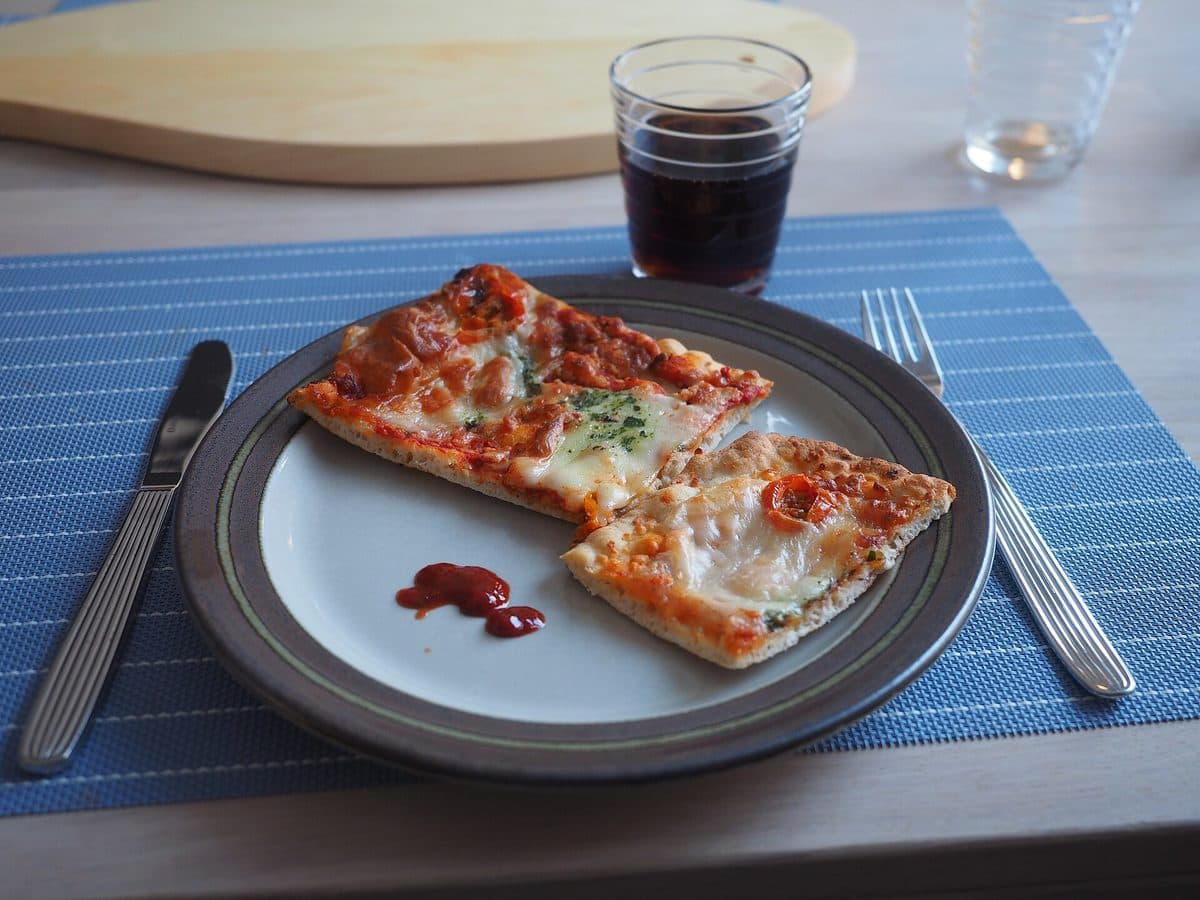 Solo Deal — 1 medium pizza + regular drink